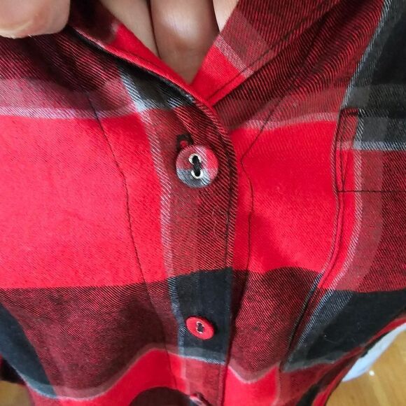 juniors size small red and black plaid flannel - Picture 4 of 5